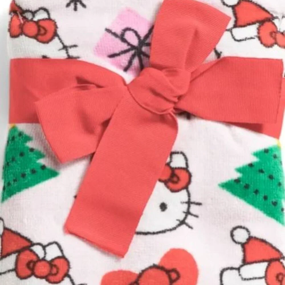 NWT HELLO KITTY Set Of 2 Kitty Trees and Bows Hand Towels